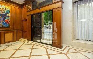 Imagem: O depósito possui 2 Vagas na garagem, 497m² de Área e está