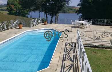 Imagem: A casa em condomínio possui 5 Dormitórios, 5 Banheiros, 3