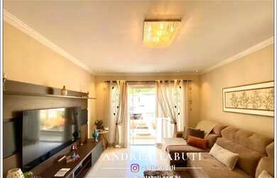 Imagem: A casa possui 3 Dormitórios, 3 Banheiros, 4 Vagas na garagem