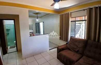 Imagem: A casa possui 3 Dormitórios, 1 Banheiro, 3 Vagas na garagem