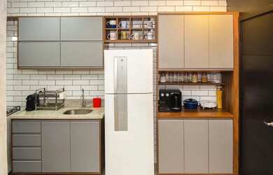 Imagem: O apartamento possui 1 Dormitório, 1 Banheiro, 1 Vaga na garagem