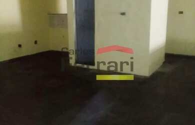 Imagem: O depósito possui 5 Vagas na garagem, 200m² de Área e está