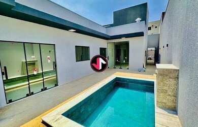 Imagem: A casa possui 3 Dormitórios, 2 Banheiros, 2 Vagas na garagem