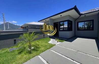 Imagem: A casa possui 2 Dormitórios, 1 Banheiro, 2 Vagas na garagem