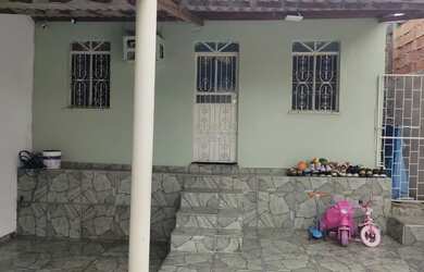 Imagem: A casa possui 2 Dormitórios, 1 Banheiro e 2 Vagas na garagem