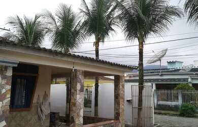 Imagem: A casa possui 2 Dormitórios, 2 Banheiros, 4 Vagas na garagem