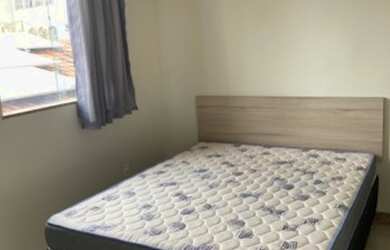 Imagem: A kitnet possui 1 Dormitório, 1 Banheiro, 1 Vaga na garagem