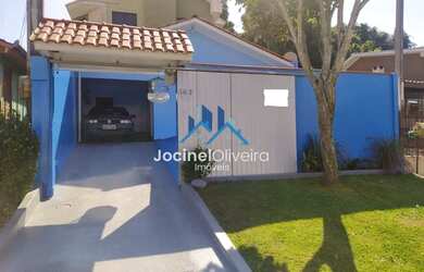 Imagem: A casa possui 3 Dormitórios, 2 Banheiros, 2 Vagas na garagem