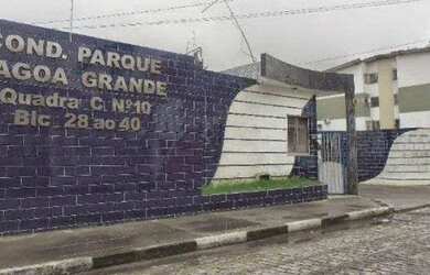 Imagem: O apartamento possui 2 Dormitórios, 1 Banheiro, 4 Vagas na