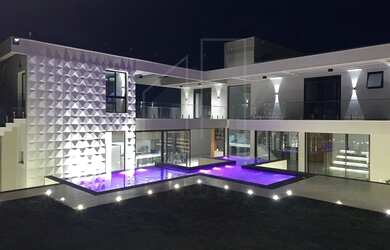 Imagem: A casa em condomínio possui 4 Dormitórios, 5 Banheiros, 5