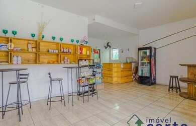 Imagem: A casa possui 4 Dormitórios, 3 Banheiros, 2 Vagas na garagem