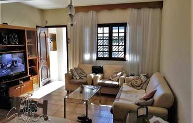 Imagem: A casa possui 2 Dormitórios, 2 Banheiros, 1 Vaga na garagem