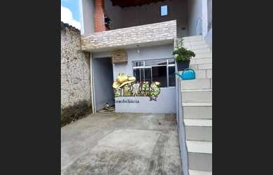 Imagem: A casa possui 3 Dormitórios, 2 Banheiros, 5 Vagas na garagem