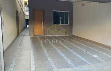 Imagem: A casa possui 4 Dormitórios, 3 Banheiros, 2 Vagas na garagem