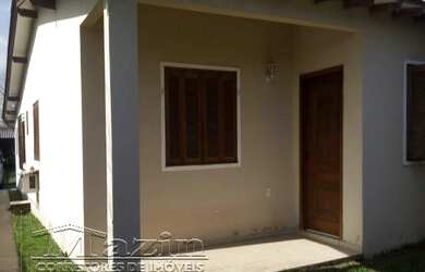 Imagem: A casa possui 3 Dormitórios, 2 Banheiros, 3 Vagas na garagem