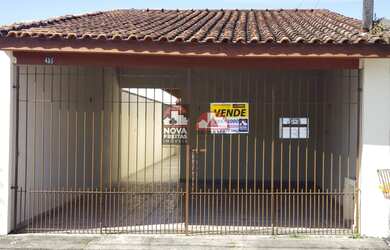 Imagem: A casa possui 2 Dormitórios, 2 Banheiros, 2 Vagas na garagem