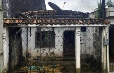 Imagem: A casa possui 2 Dormitórios, 2 Banheiros, 1 Vaga na garagem