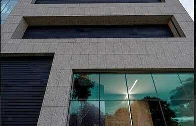 Imagem: O depósito possui 2 Vagas na garagem e 155m² de Área e está