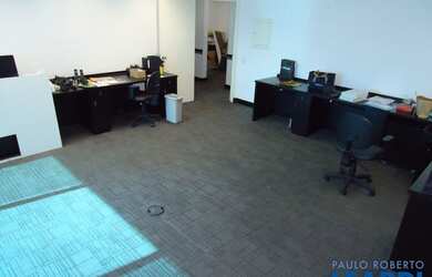 Imagem: O depósito possui 5 Vagas na garagem, 380m² de Área e está