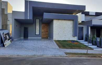 Imagem: A casa em condomínio possui 3 Dormitórios, 2 Banheiros, 2