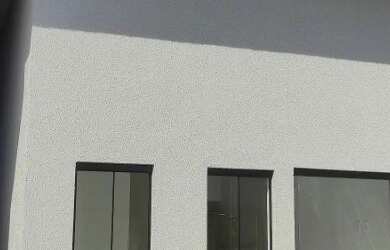 Imagem: A casa possui 2 Dormitórios, 2 Banheiros, 2 Vagas na garagem