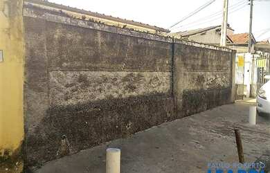 Imagem: A casa possui 3 Dormitórios, 2 Banheiros, 3 Vagas na garagem