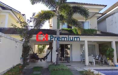 Imagem: A casa em condomínio possui 4 Dormitórios, 5 Banheiros, 3