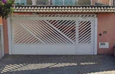 Imagem: A casa possui 2 Dormitórios, 1 Banheiro, 1 Vaga na garagem