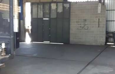 Imagem: O depósito possui 5 Vagas na garagem, 1.000m² de Área e