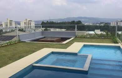 Imagem: A casa possui 4 Dormitórios, 5 Banheiros, 5 Vagas na garagem