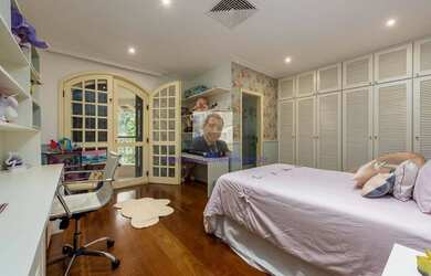 Imagem 6: Vende-se Mansão no Pq Silvino Pereira. Mansão cinematográfica