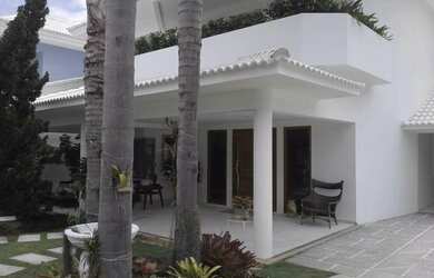 Imagem: A casa em condomínio possui 5 Dormitórios, 5 Banheiros, 2