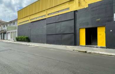 Imagem: O depósito possui 3 Vagas na garagem, 1.200m² de Área e