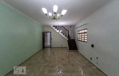 Imagem: A casa para alugar possui 3 Dormitórios, 2 Banheiros, 2 Vagas