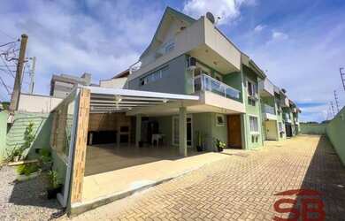 Imagem: A casa possui 4 Dormitórios, 4 Banheiros, 3 Vagas na garagem