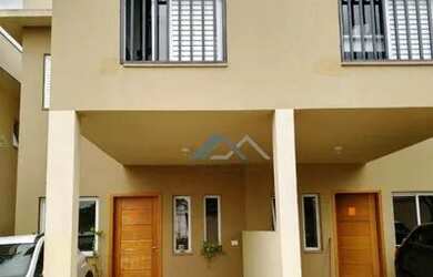 Imagem: A casa em condomínio possui 3 Dormitórios, 3 Banheiros, 2