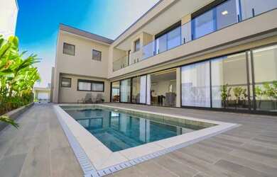 Imagem: A casa possui 5 Dormitórios, 5 Banheiros, 5 Vagas na garagem