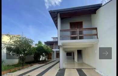 Imagem: A casa possui 4 Dormitórios, 2 Banheiros, 2 Vagas na garagem