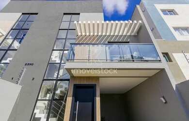 Imagem: A casa possui 3 Dormitórios, 2 Banheiros, 2 Vagas na garagem