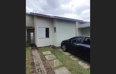 Imagem: A casa em condomínio possui 3 Dormitórios, 2 Banheiros, 2