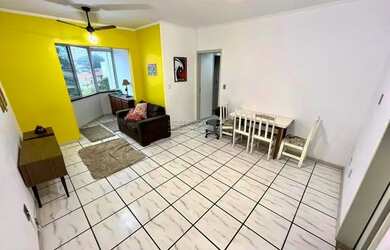 Imagem: O apartamento possui 3 Dormitórios, 1 Banheiro, 1 Vaga na garagem