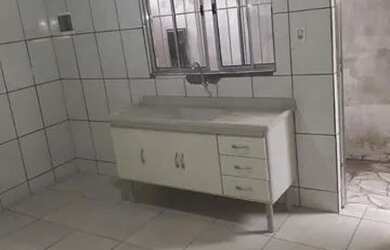 Imagem: A casa possui 2 Dormitórios, 1 Banheiro, 1 Vaga na garagem