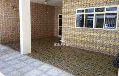 Imagem: A casa possui 3 Dormitórios, 2 Banheiros, 2 Vagas na garagem