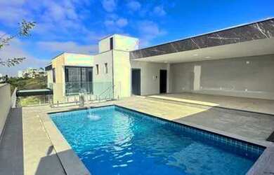 Imagem: A casa possui 5 Dormitórios, 5 Banheiros, 2 Vagas na garagem