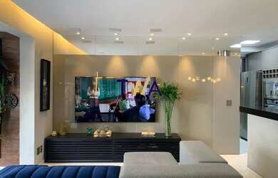 Imagem: O apartamento possui 2 Dormitórios, 2 Banheiros, 2 Vagas na