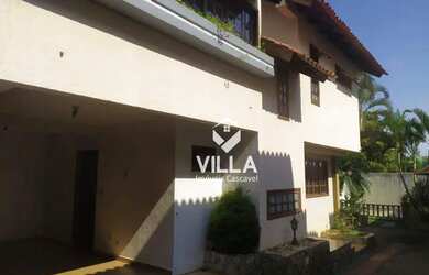 Imagem: A casa possui 4 Dormitórios, 2 Banheiros, 2 Vagas na garagem