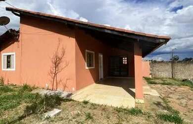 Imagem: A casa em condomínio possui 2 Dormitórios, 2 Banheiros e 120m²