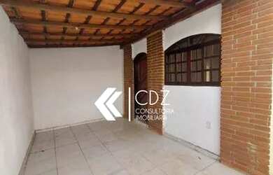 Imagem: A casa possui 3 Dormitórios, 1 Banheiro, 3 Vagas na garagem