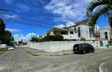 Imagem: A casa possui 5 Dormitórios, 5 Banheiros, 4 Vagas na garagem