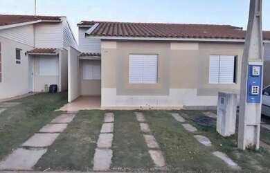 Imagem: A casa possui 2 Dormitórios, 1 Banheiro, 1 Vaga na garagem